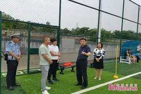 济南市体育局党组书记、局长孔杰调研社会足球场建设 推进为民办实事图片