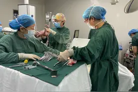 机率1/8000！扬州25岁宝妈剖宫产下三胞胎女婴图片