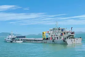 浙江舟山海域发生撞船事件，海警紧急救援图片