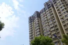 为寻求刺激 男子潜入情侣房内装摄像头！法院判了图片