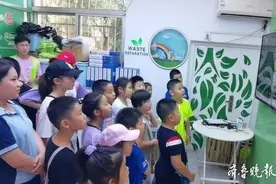 不同颜色的垃圾桶该投哪类垃圾？听这群小志愿者讲一讲图片