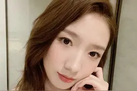 孟美岐甩发回眸假发片飞出 网友：就挺“秃”然的图片