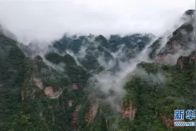 云雾缭绕紫金山图片