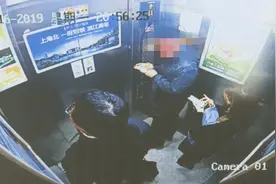 变态？！多次尾随女性，故意踩脚后“帮忙按摩”，上海一“咸猪手”获刑图片