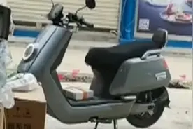 泰安男子购买小牛电动车不转把自己就窜 过于灵活的车子骑着有点害怕图片