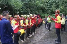 两驴友峨眉山后山“失联”获救后承担两万搜救费的背后：一场52个小时的生死营救图片