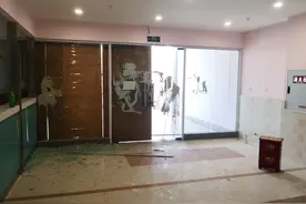被“堵马路、泼油漆”，合法合规却遭遇“一闹就关”:重庆一家正规透析中心三年无法营业图片