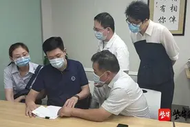 母女情深！女儿患尿毒症，母亲捐肾救女，还有一大帮人都来帮助她们图片