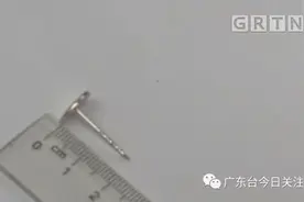 新鞋内藏“暗器”，长约两厘米的钉子扎进脚底图片