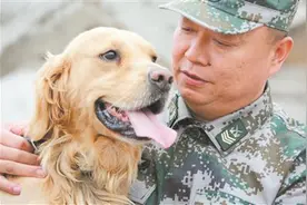 中国国际救援队搜救犬队队长贾树志——携“无言战友”，将生命托举图片