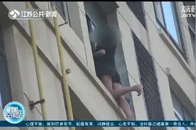 好险！救生气垫刚铺好 22岁的姑娘闹分手从7楼坠下图片