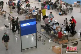18日起飞抵香港旅客直接在机场收集深喉唾液样本图片