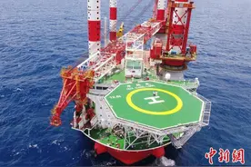 中国首艘插桩式抢险打捞工程船在广州入列图片