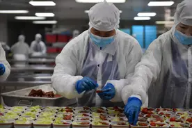 餐食换积分、大数据精准配餐，“光盘行动”上飞机图片
