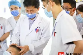 我与儿医三十年1｜他用双手点燃无数患儿的“生命之光”，常是家长同行口中“唯一的希望”图片