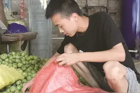 他们懂事的样子，真让人心疼图片