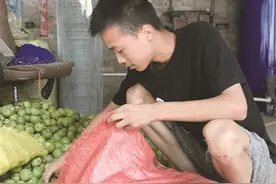 他们懂事的样子，真让人心疼图片