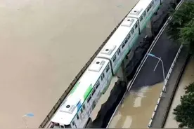 40年来最大洪水过境重庆：市民直呼坐轻轨像坐船，多处网红景点遭水淹图片