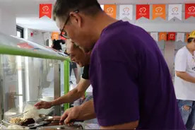 “睦邻小厨”里有了“打菜神器”！每勺精准到克告别餐饮浪费，每天只有1/3桶泔水图片