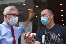 美媒：纽约市官员拜访曼哈顿华埠 听取商家关于封街意见图片