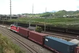 【微视频】疫情下，看中欧班列如何贡献“中国力量”视频封面