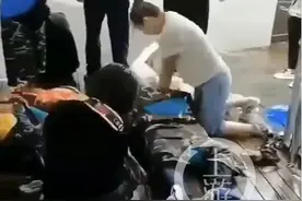 辽宁虎谷峡景区玻璃栈道发生碰撞事故 致游客一死多伤图片