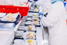 提前获取旅客用餐需求，南航这样做累计减少39万份机上餐食浪费｜一日三省图片