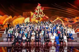 全国100多位知名主持人“世纪同框”，董卿任鲁豫占“C位”图片