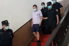 台湾男子37刀弑母后无罪释放，法院：因吸毒失去行为辨识能力图片