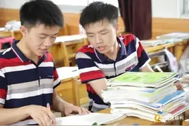双胞胎学霸考上清华北大，父母做梦都笑醒了图片