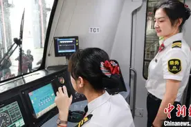 安徽合肥地铁首批女司机上岗图片