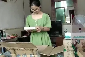 开箱了！报北大考古女生收到50斤礼物图片