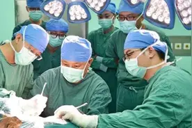 华润医疗朗读者 致敬医师节——敬佑生命视频封面