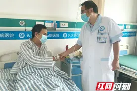 男子连续半月每晚两瓶冰啤酒 竟“引爆”一颗沉默的结石图片