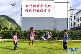 广西都安：贫困村回访影像志图片