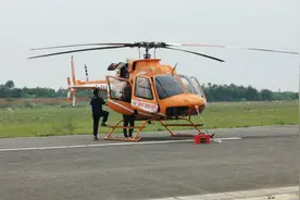 北川打通空中“生命线”：直升机运送物资到受灾乡镇，转运病人和孕妇图片