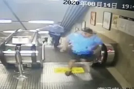 杭州地铁一号线里这个蓝衣服的男人，你被曝光了图片