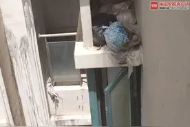 南宁一小区业主长期高空抛物、楼道泼水，多次劝导、报警都没用图片