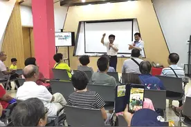 滑稽戏专场进社区开演啦！乐曲声、欢笑声响彻一片……图片