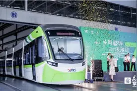 可自动驾驶、最大载客量500人！这辆有轨电车将在长水机场运行图片
