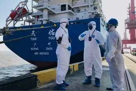 从丹麦横穿极地直达上海，临港新片区迎来首艘北极航线班轮图片