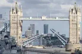 百年难遇！英国伦敦桥合拢时卡住了……图片