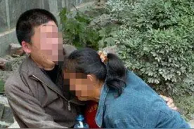 警惕丨宁夏一男童，被小区车库堆积门夹住致死图片