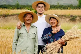 小伙10年为数百农村老人拍照：有些照片成了遗照图片