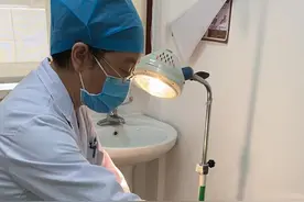 课间被同学用弹弓打出青光眼，9岁小伢儿视力差点损伤图片