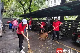 南京玄武区统一行动投入文明城市创建图片