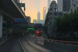 陆家嘴上空出现海市蜃楼？气象局：实际是建筑物影子，较少见图片