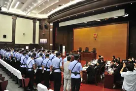 被告人李伟等21人组织、领导、参加黑社会性质组织案一审开庭图片