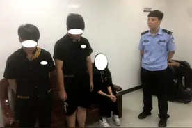 这是你的演唱会？四少年半夜嗨歌，警察来了也不开门图片