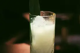 你也可以轻松学会的宅家约会鸡尾酒图片
